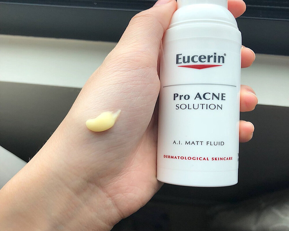 Kem trị mụn tuổi dậy thì nữ Eucerin Pro Acne Solution Day Mat Whitening SPF30