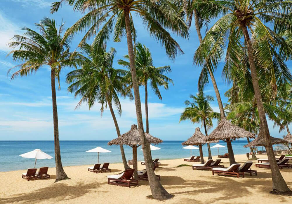 Mai House Resort có vị thế ngay trên bãi biển và chỉ cách khu trung tâm khoản 2,5 km