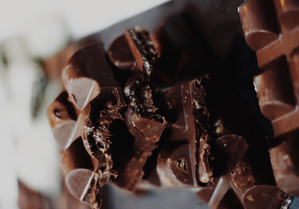 Trong thành phần của chocolate đen có chứa polyphenols có khả năng giảm và điều hòa huyết áp